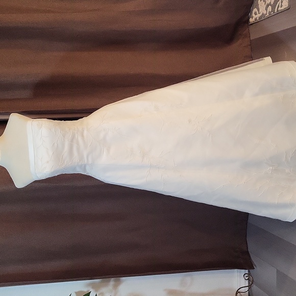 Dresses & Skirts - Size 12 Strapless Wedding Dress